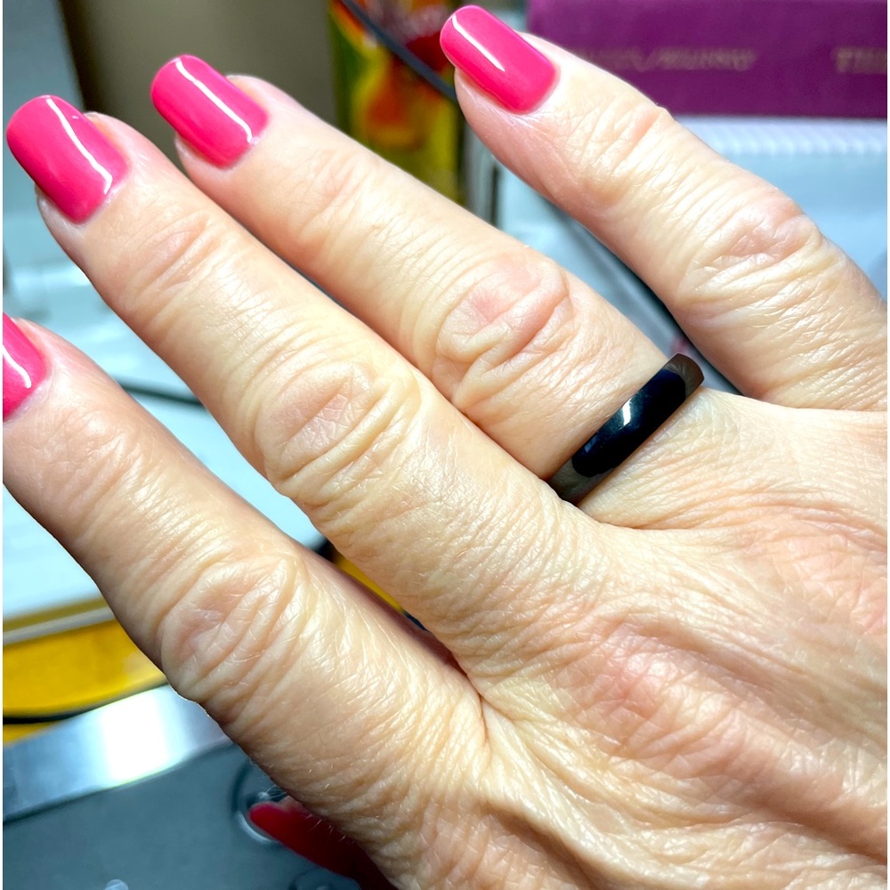 Size 8 - black ring